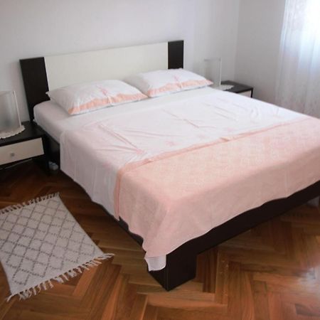 Maria Mare Apartment Ровин Екстериор снимка