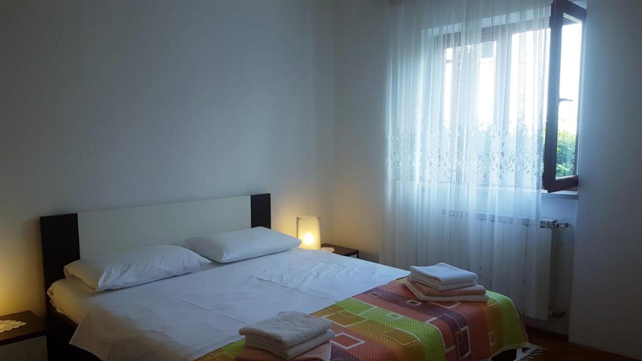 Maria Mare Apartment Ровин Екстериор снимка
