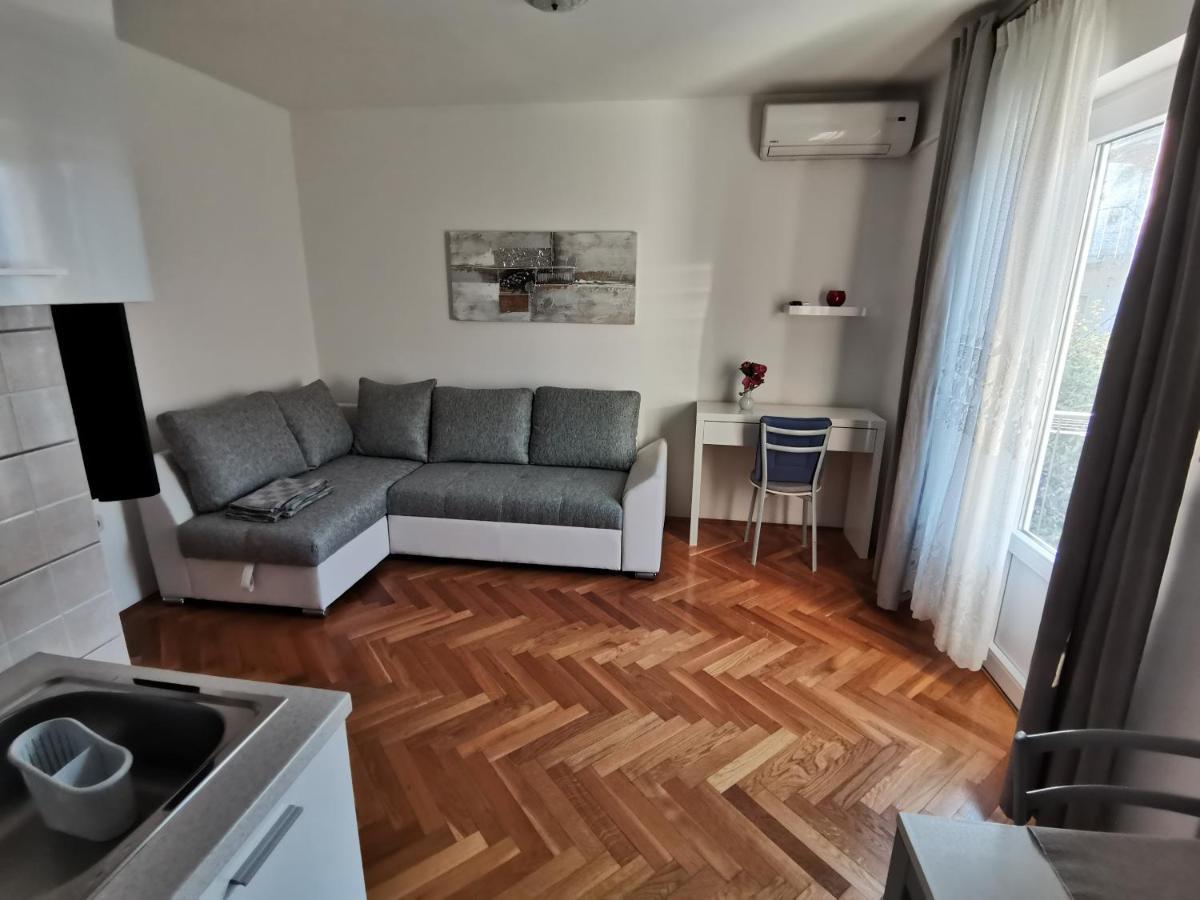 Maria Mare Apartment Ровин Екстериор снимка