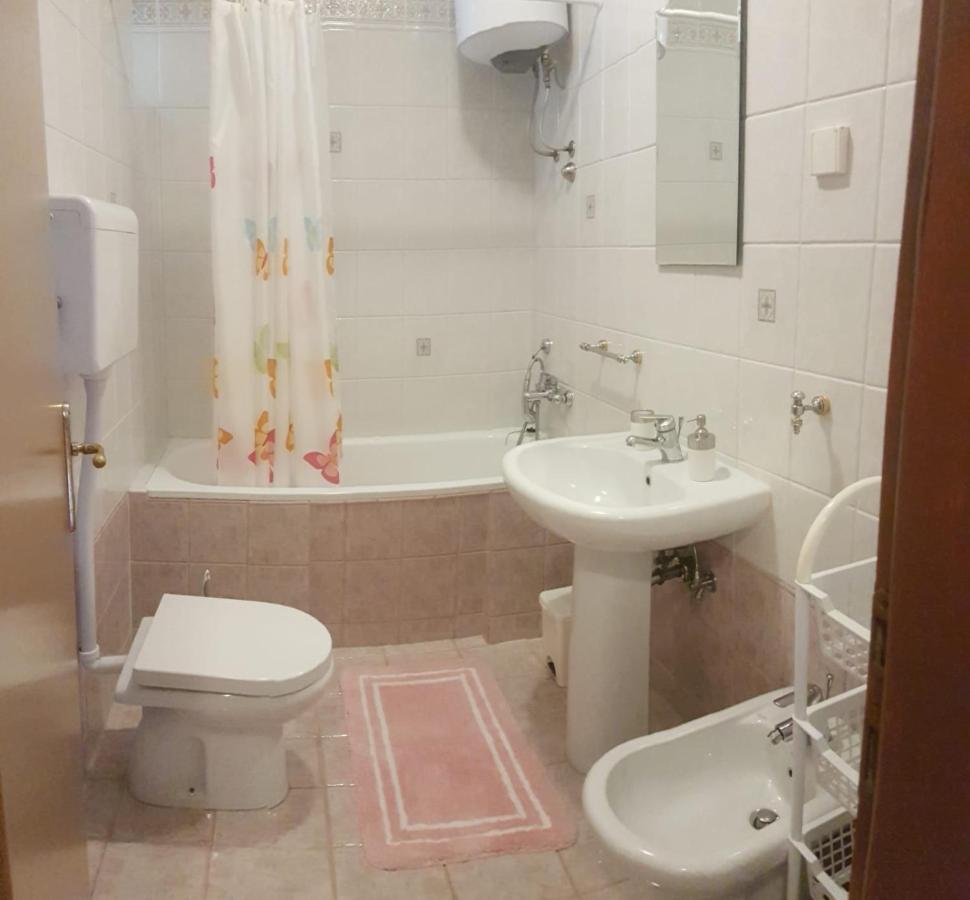 Maria Mare Apartment Ровин Екстериор снимка