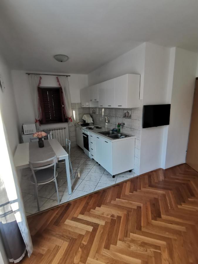 Maria Mare Apartment Ровин Екстериор снимка