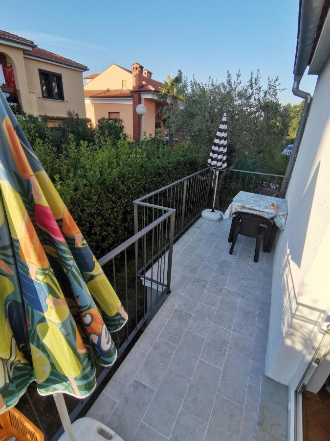 Maria Mare Apartment Ровин Екстериор снимка