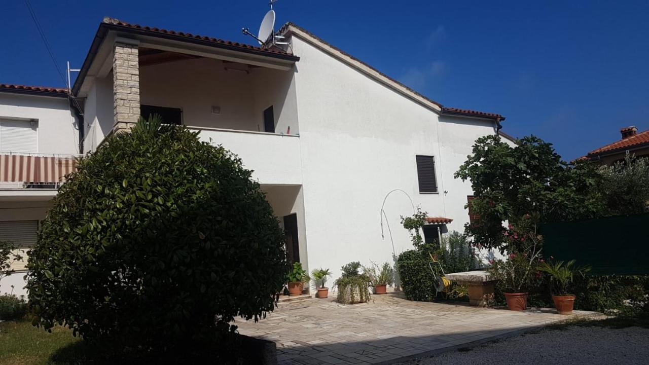 Maria Mare Apartment Ровин Екстериор снимка