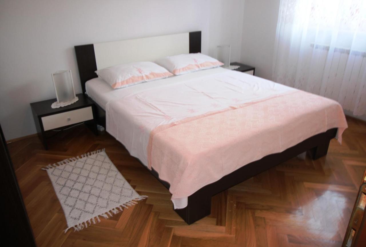 Maria Mare Apartment Ровин Екстериор снимка