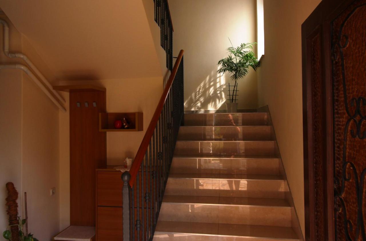 Maria Mare Apartment Ровин Екстериор снимка