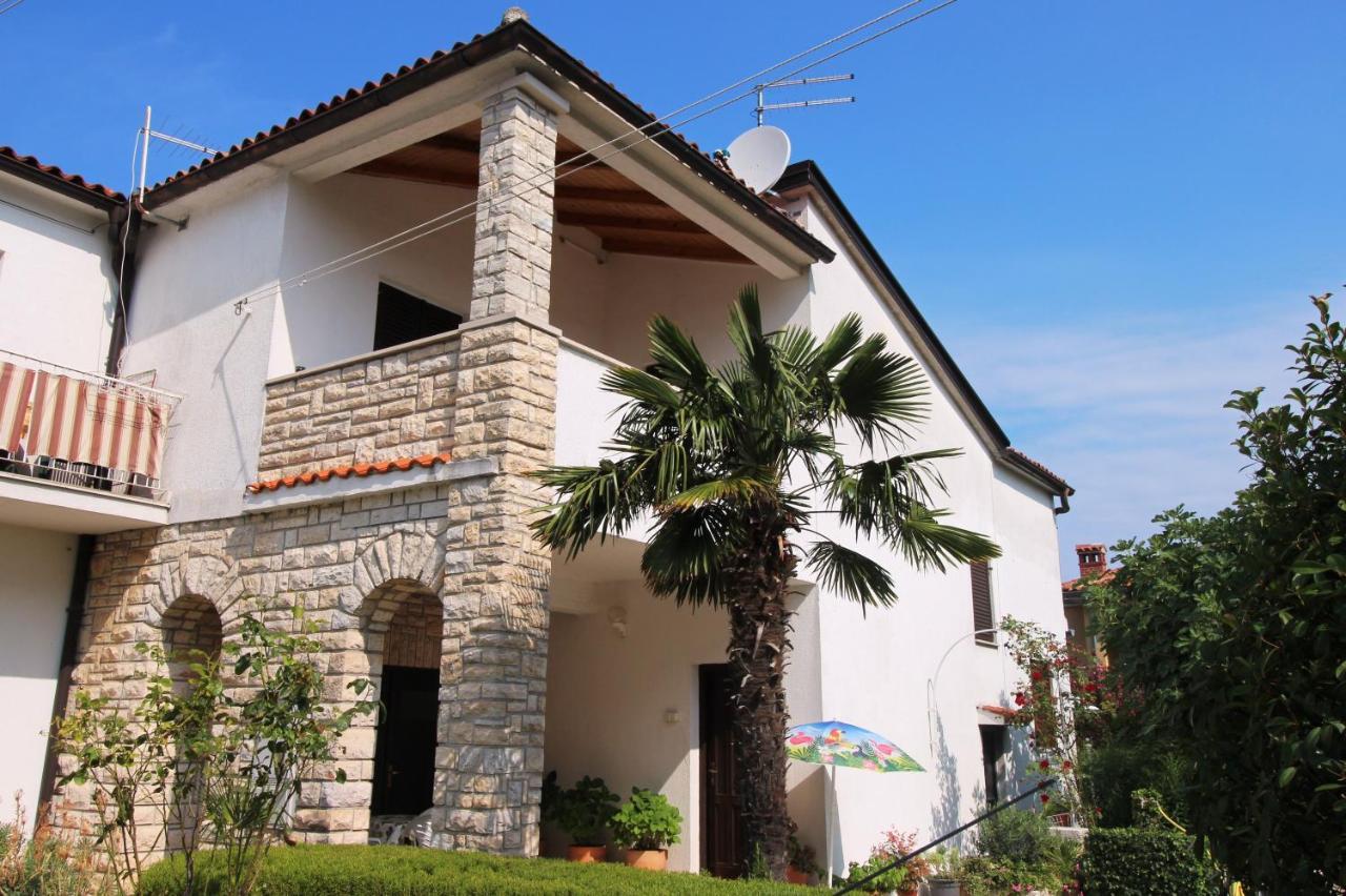 Maria Mare Apartment Ровин Екстериор снимка