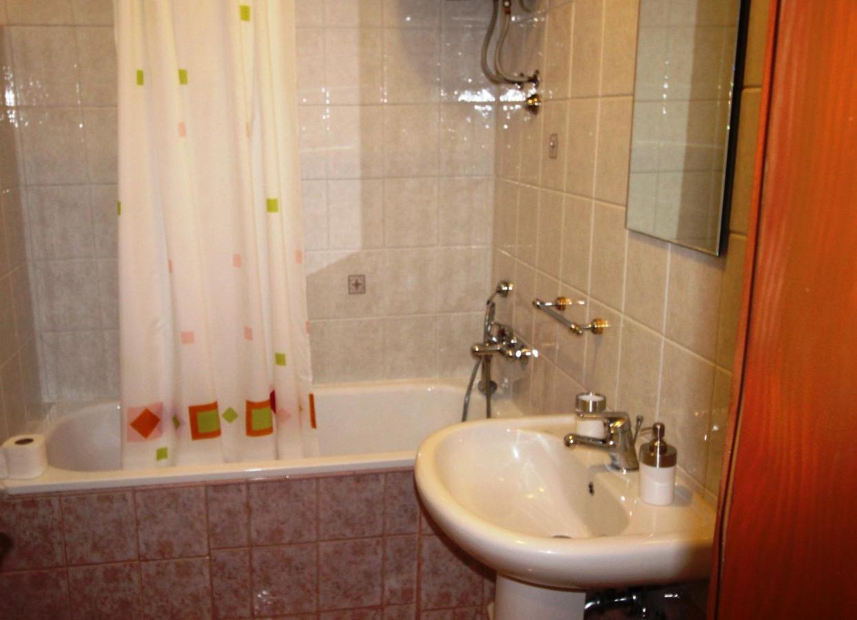 Maria Mare Apartment Ровин Екстериор снимка