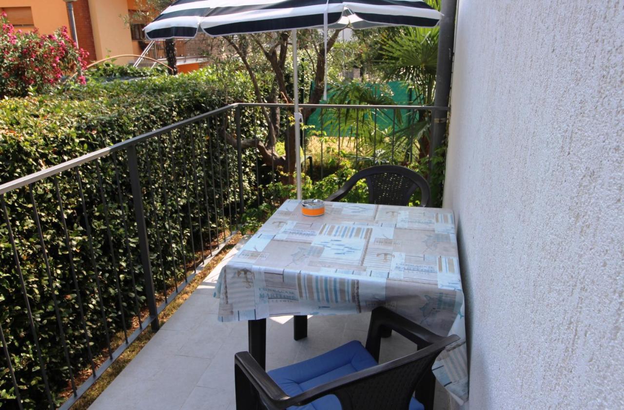 Maria Mare Apartment Ровин Екстериор снимка