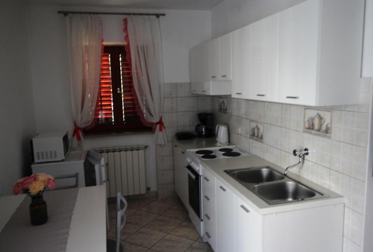 Maria Mare Apartment Ровин Екстериор снимка